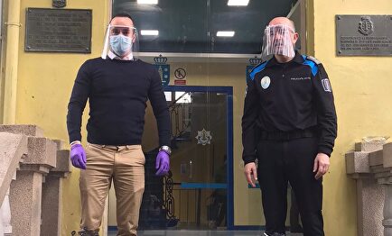 Héctor Prego, director de la revista YOTAXI y José Manuel Rico, inspector principal y jefe de la Unidad de Tráfico de la Policía Local | Yotaxi/Cedida