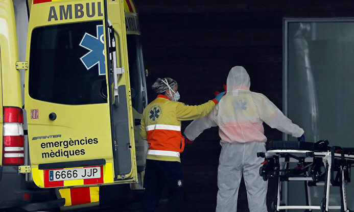 Sanitarios en urgencias de un hospital. | EFE