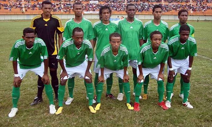 Foto de plantilla de los futbolistas del AS Adema de Madagascar. | Twitter Africatopsport.