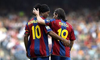 Leo Messi, junto a Ronaldinho. | Cordon Press/Archivo