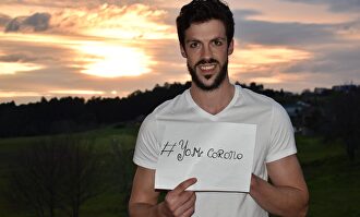 Los aspirantes a Mister Mundo posan desde casa