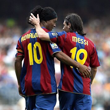 Leo Messi, junto a Ronaldinho. | Cordon Press/Archivo