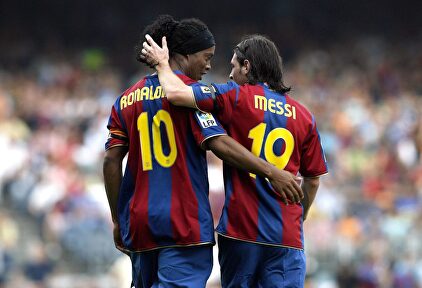 Leo Messi, junto a Ronaldinho. | Cordon Press/Archivo