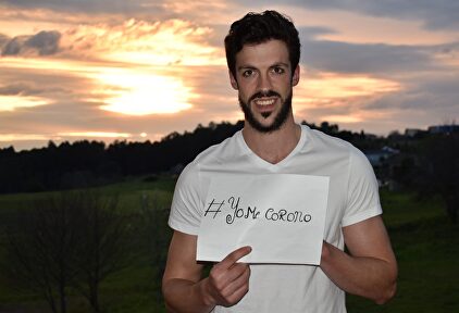 Los aspirantes a Mister Mundo posan desde casa