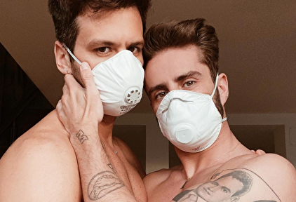 Pelayo Díaz y su novio | Instagram