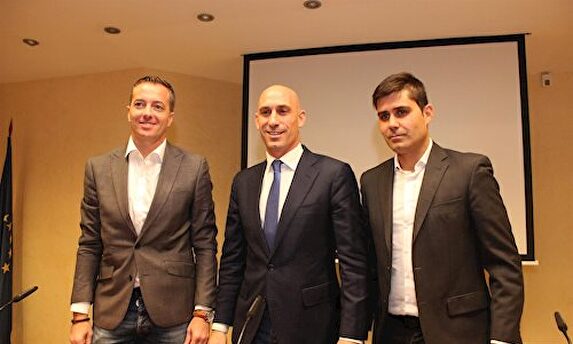 Luis Rubiales (c), junto a David Aganzo (d). | Archivo