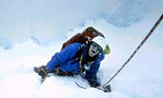 Joe Simpson, en un fotograma del documental. | Imagen TV