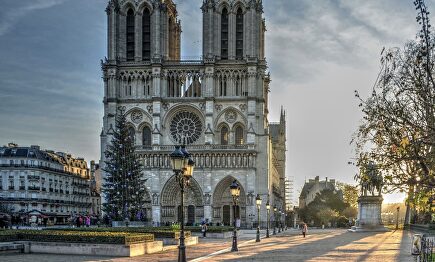 En directo: la ceremonia de Viernes Santo celebrada excepcionalmente en Notre-Dame