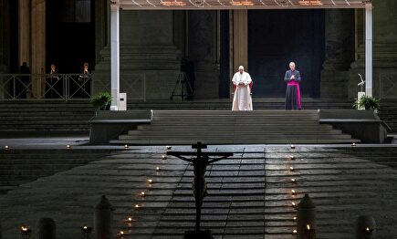 El Vía Crucis en soledad del Papa Francisco