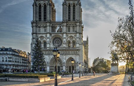 En directo: la ceremonia de Viernes Santo celebrada excepcionalmente en Notre-Dame