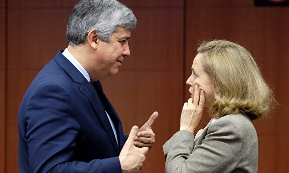 Nadia Calviño, junto a Mário Centeno, presidente del Eurogrupo. | Europa Press