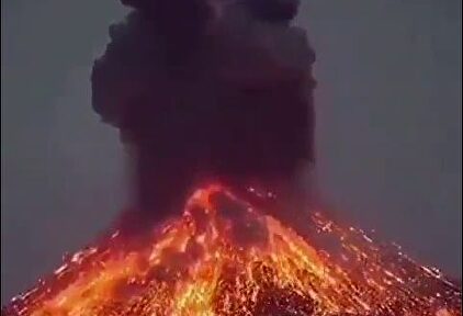 En plena pandemia del coronavirus explota el volcán más peligroso del mundo
