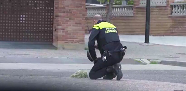 Sobrecogedor homenaje de la policía de Zaragoza a los vecinos fallecidos por coronavirus
