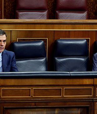 Pedro Sánchez y Pablo Iglesias en el Congreso. | EFE