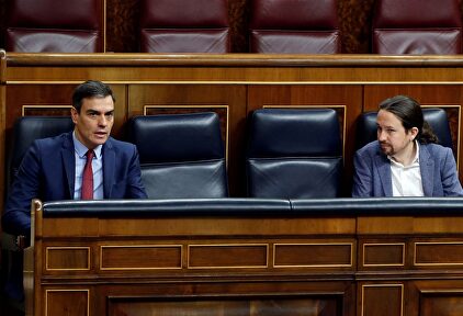 Pedro Sánchez y Pablo Iglesias, en la bancada azul del Gobierno. | EFE