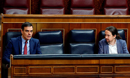 Pedro Sánchez y Pablo Iglesias, en la bancada azul del Gobierno en el Congreso. | EFE