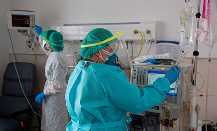 Sanitarios en un hospital de Logroño | EFE