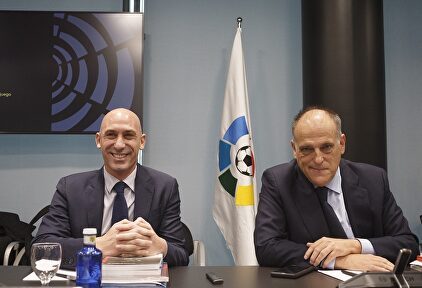 Luis Rubiales (i), junto a Javier Tebas. | Europa Press