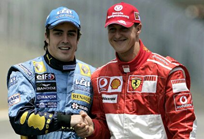 Fernando Alonso y Michael Schumacher, en el GP de Brasil de 2006. | Cordon Press