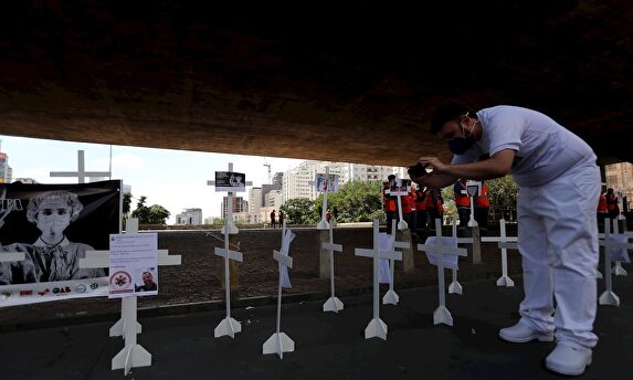 Homenaje a los fallecidos por coronavirus en Brasil. | EFE