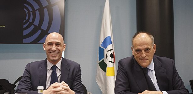 Luis Rubiales (i), junto a Javier Tebas. | Europa Press