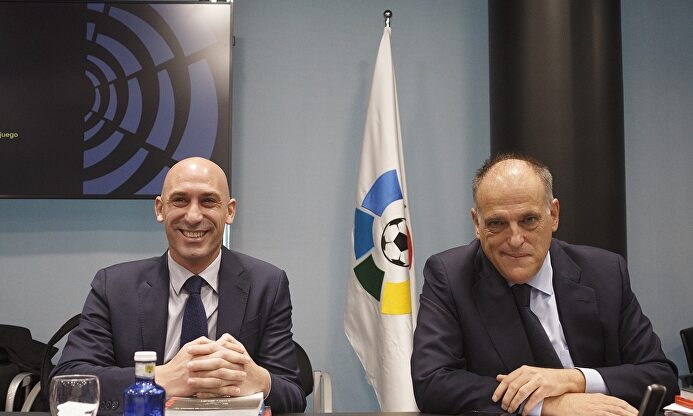 Luis Rubiales (i), junto a Javier Tebas. | Europa Press