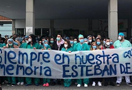 Homenaje en el Hospital Severo Ochoa al enfermero de 57 años fallecido por Covid-19 | Europa Press