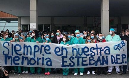 Homenaje en el Hospital Severo Ochoa al enfermero de 57 años fallecido por Covid-19 | Europa Press