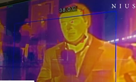 El reportero alcanzó los 38 grados durante la conexión | Telecinco