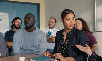 Una vez más los suburbios de París son protagonistas en 'Los profesores de Saint-Denis'