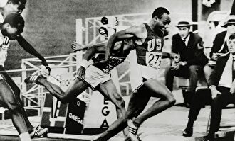 Jim Hines cruza la meta tras romper la barrera de los 10 segundos. | Página web oficial Jim Hines