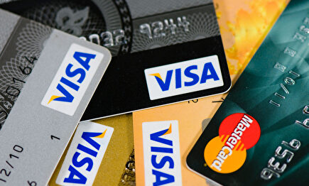 Desplome del gasto con tarjeta | Alamy