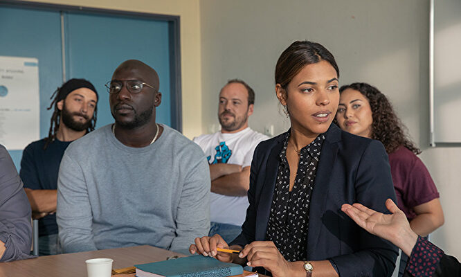 Una vez más los suburbios de París son protagonistas en 'Los profesores de Saint-Denis'