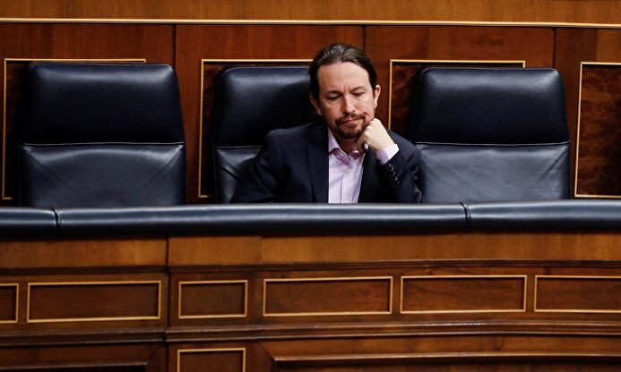 El vicepresidente segundo, Pablo Iglesias, en la bancada azul del Gobierno. | EFE