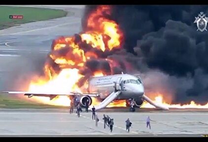 Impactante nuevo vídeo del accidente de un avión en el aeropuerto de Moscú