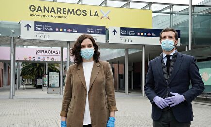 Ayuso y Casado, a su llegada al hospital de Ifema. | David Mudarra