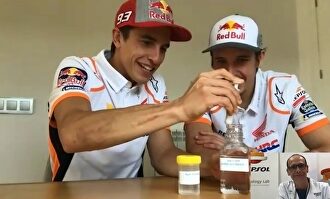 Marc y Álex Márquez aprenden a fabricar su propio gel hidroalcohólico