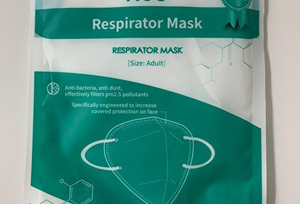 Una de las mascarillas retiradas.