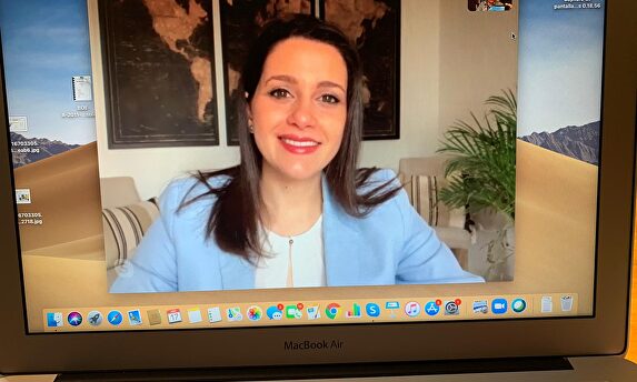 La presidenta de Ciudadanos, Inés Arrimadas, durante la entrevistas por videollamada con Libertad Digital. | Libertad Digital