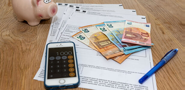 La crisis del coronavirus golpea al contribuyente | Alamy