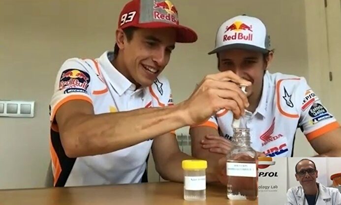 Marc y Álex Márquez aprenden a fabricar su propio gel hidroalcohólico