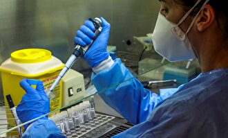 Una imagen del laboratorio del Hospital Puerta de Hierro, en Madrid. | EFE