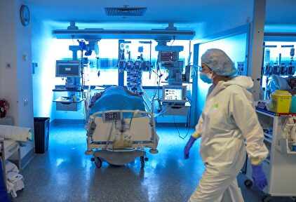 UCI del Hospital Puerta de Hierro de Madrid. | EFE