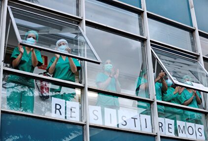 Personal sanitario del hospital Virgen Vega de Salamanca. | EFE