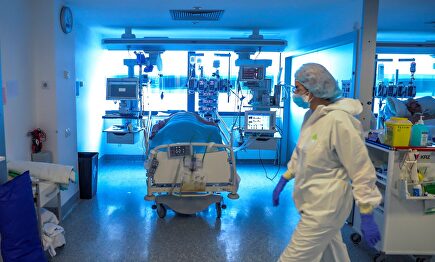 UCI del Hospital Puerta de Hierro de Madrid. | EFE