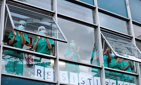 Personal sanitario del hospital Virgen Vega de Salamanca. | EFE