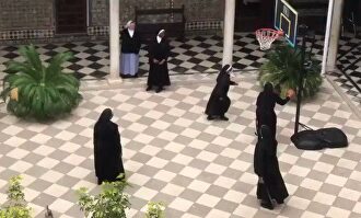 El vídeo viral de unas monjas de clausura jugando al baloncesto en plena cuarentena