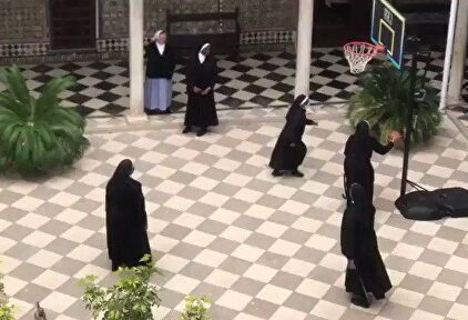 El vídeo viral de unas monjas de clausura jugando al baloncesto en plena cuarentena