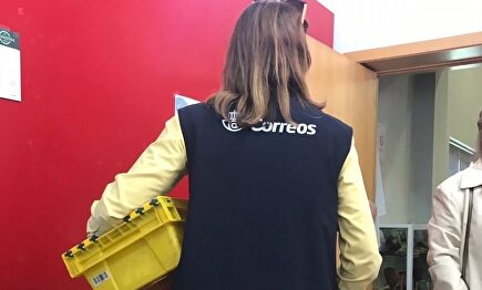 Trabajadora de Correos. | Europa Press