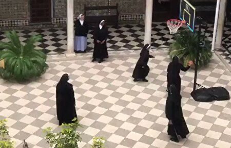 El vídeo viral de unas monjas de clausura jugando al baloncesto en plena cuarentena